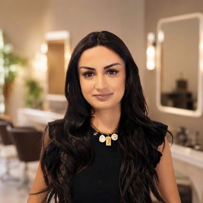 Portrait d'Anaïs, coiffeuse styliste