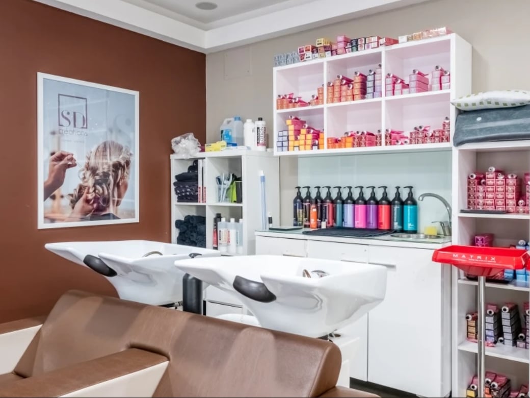 L'espace technique et les bacs de coloration